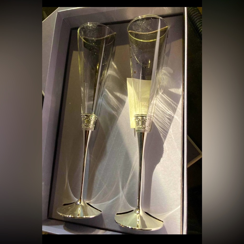 Vera Wang Wedgwood With Love Silver Champage Flute Pair